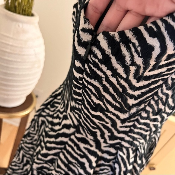 CAROLINA HERRERA Wool Blend Zebra Print Cocktail Dress Size 8 - Picture 7 of 15